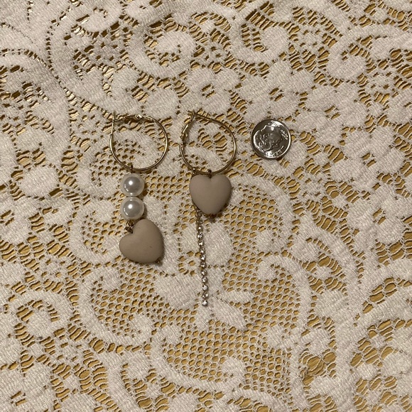 Kawaii heart mismatch hoop earrings - Picture 5 of 6